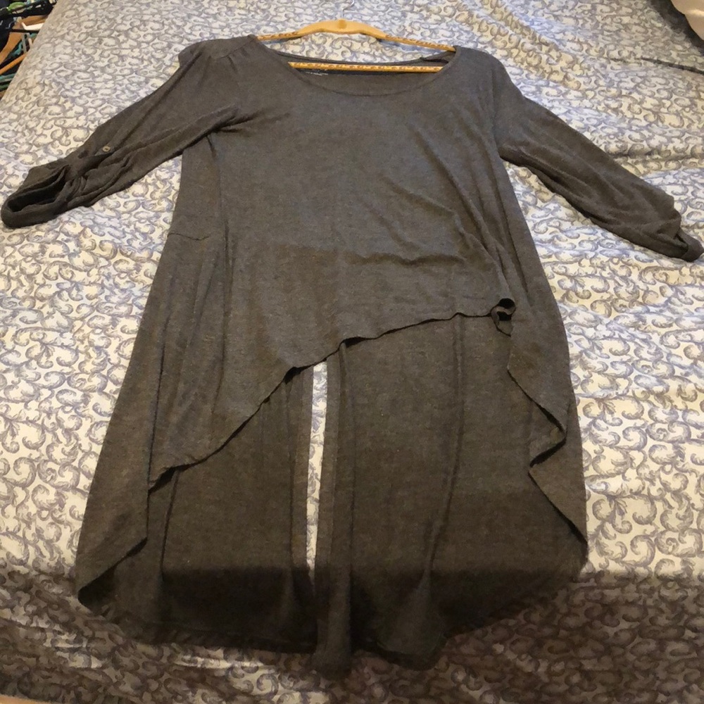 Gray long sleeve xlong shirt